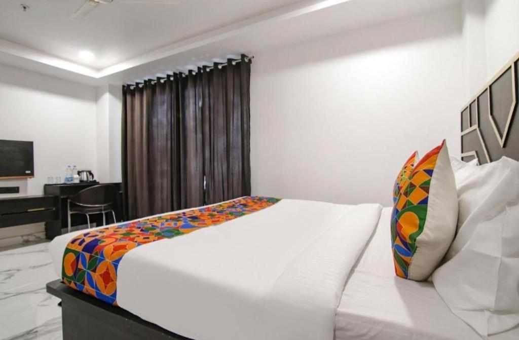 Hotel Grey Sky Neu-Delhi Exterior foto